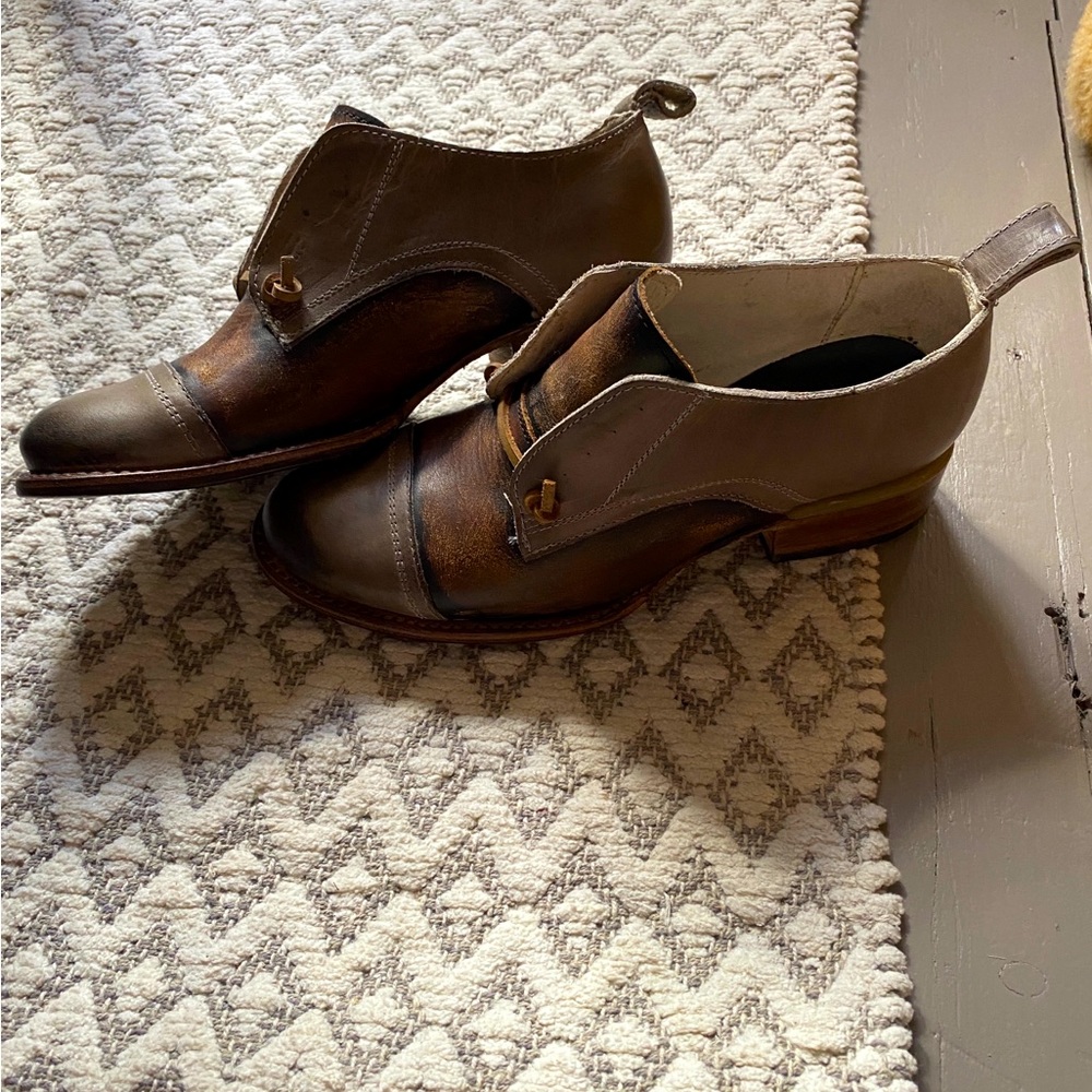 Freebird Mabel size 8 sophisticated slip on Oxford.